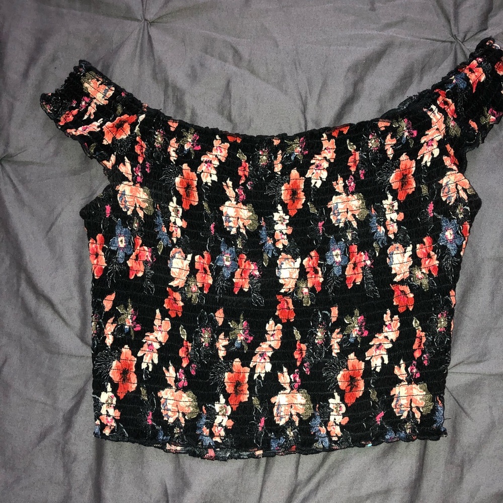 Off the shoulder AE crop top